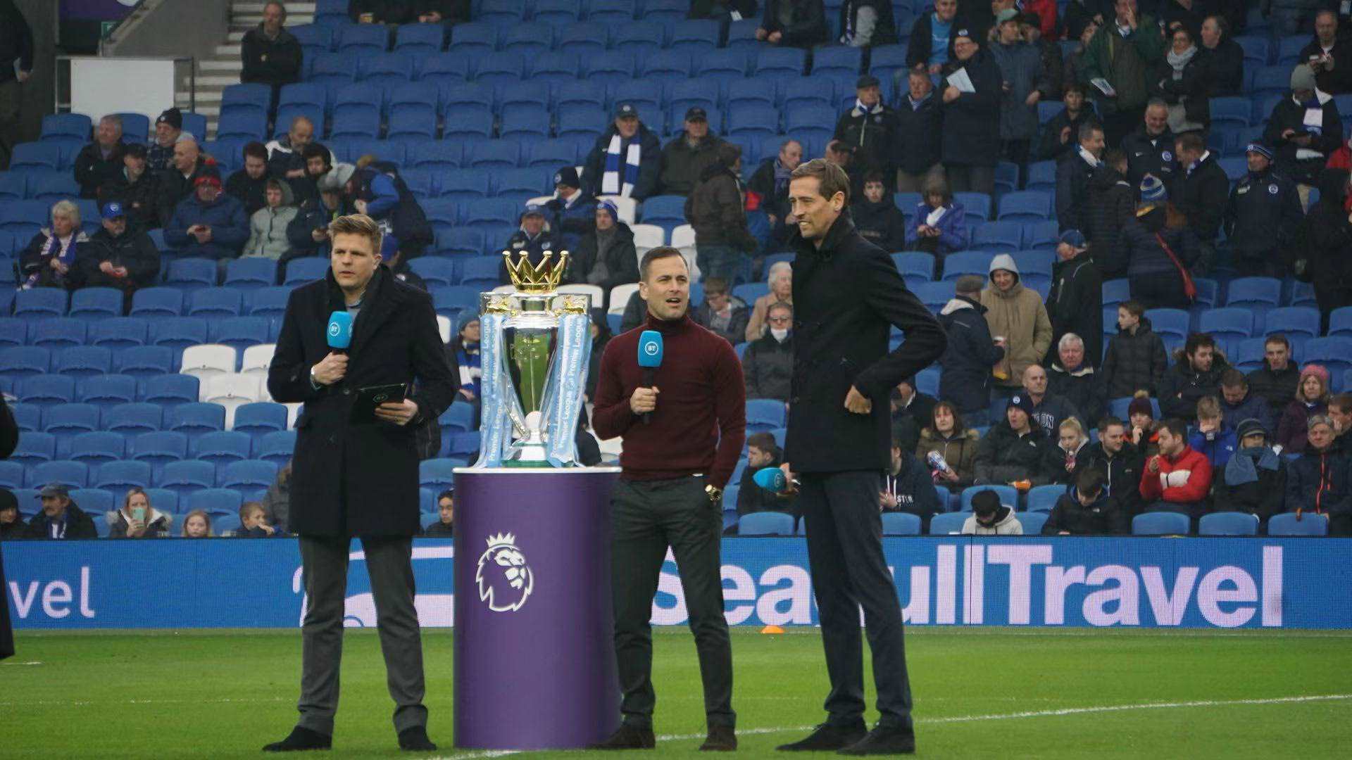 足球界引起 足球界引起